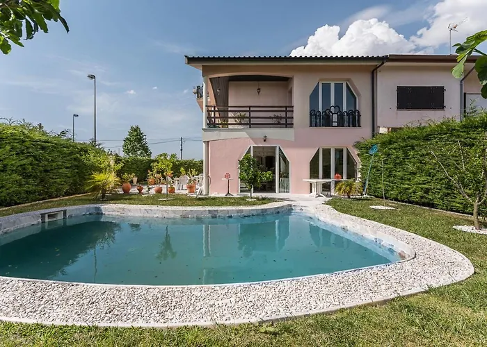 Guest H4U - Villa Garden & Pool