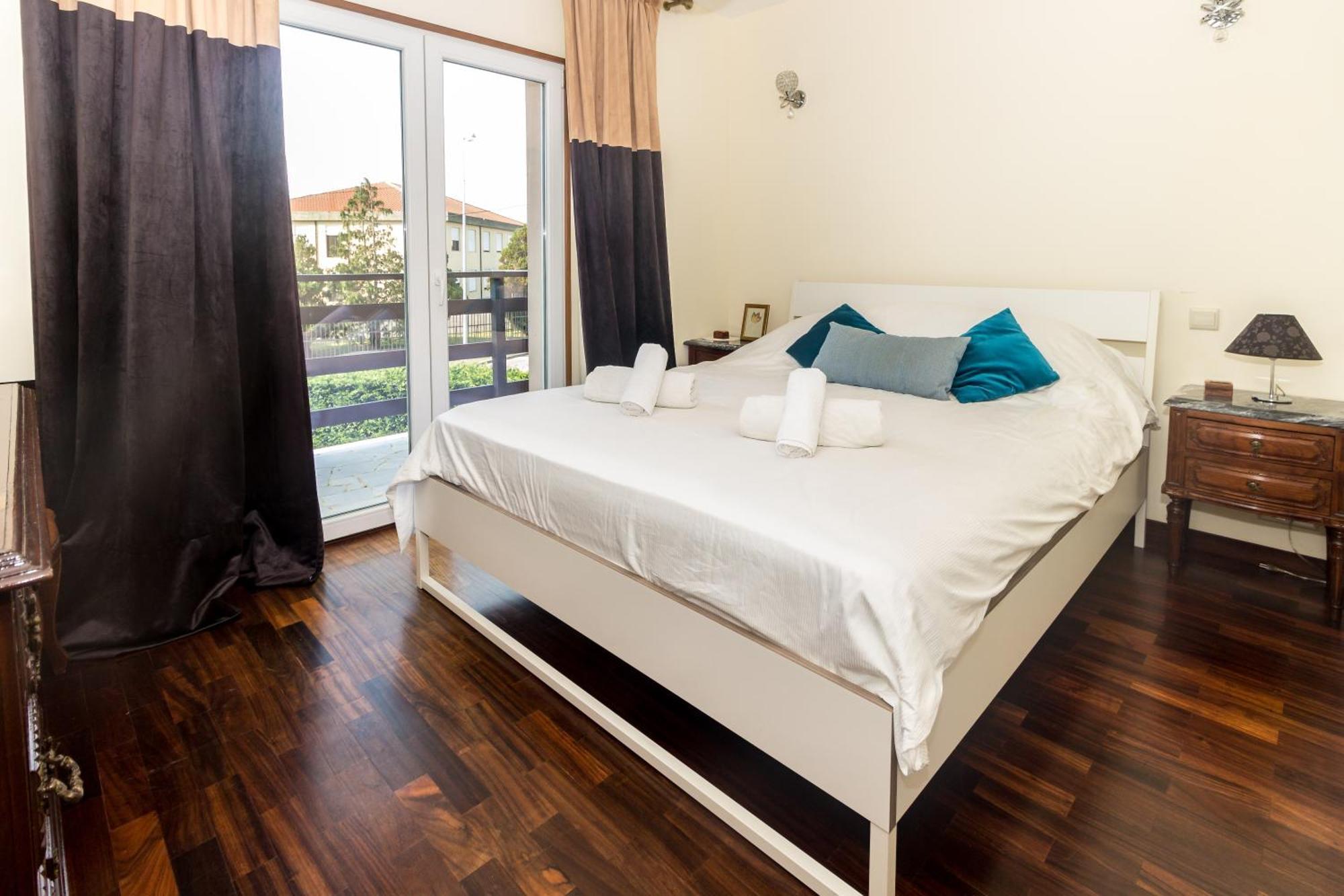 Guest H4u - Garden & Pool Holiday home *
