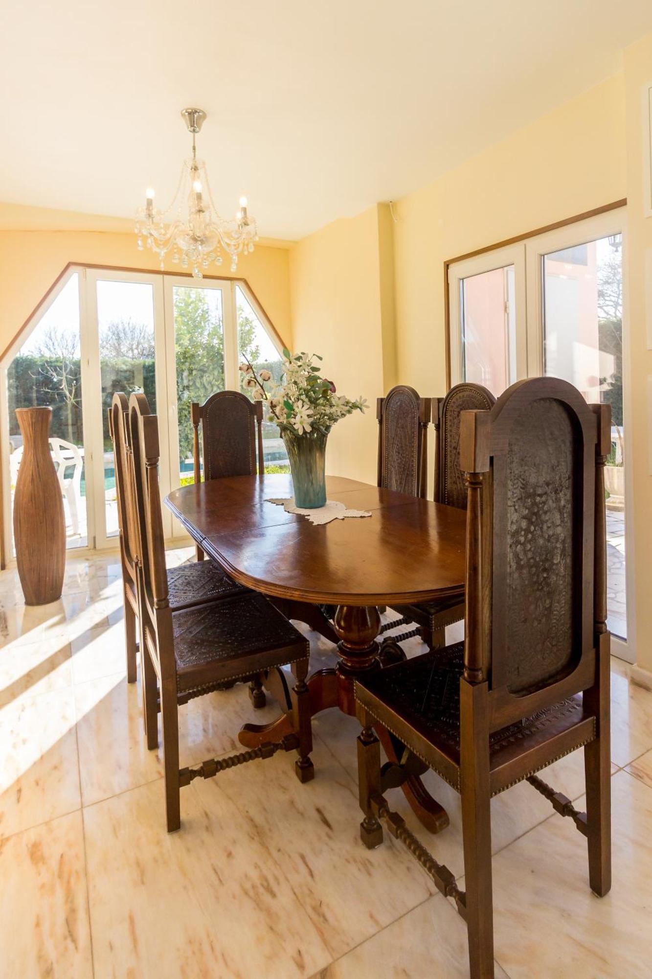 Guest H4u - Garden & Pool Holiday home *