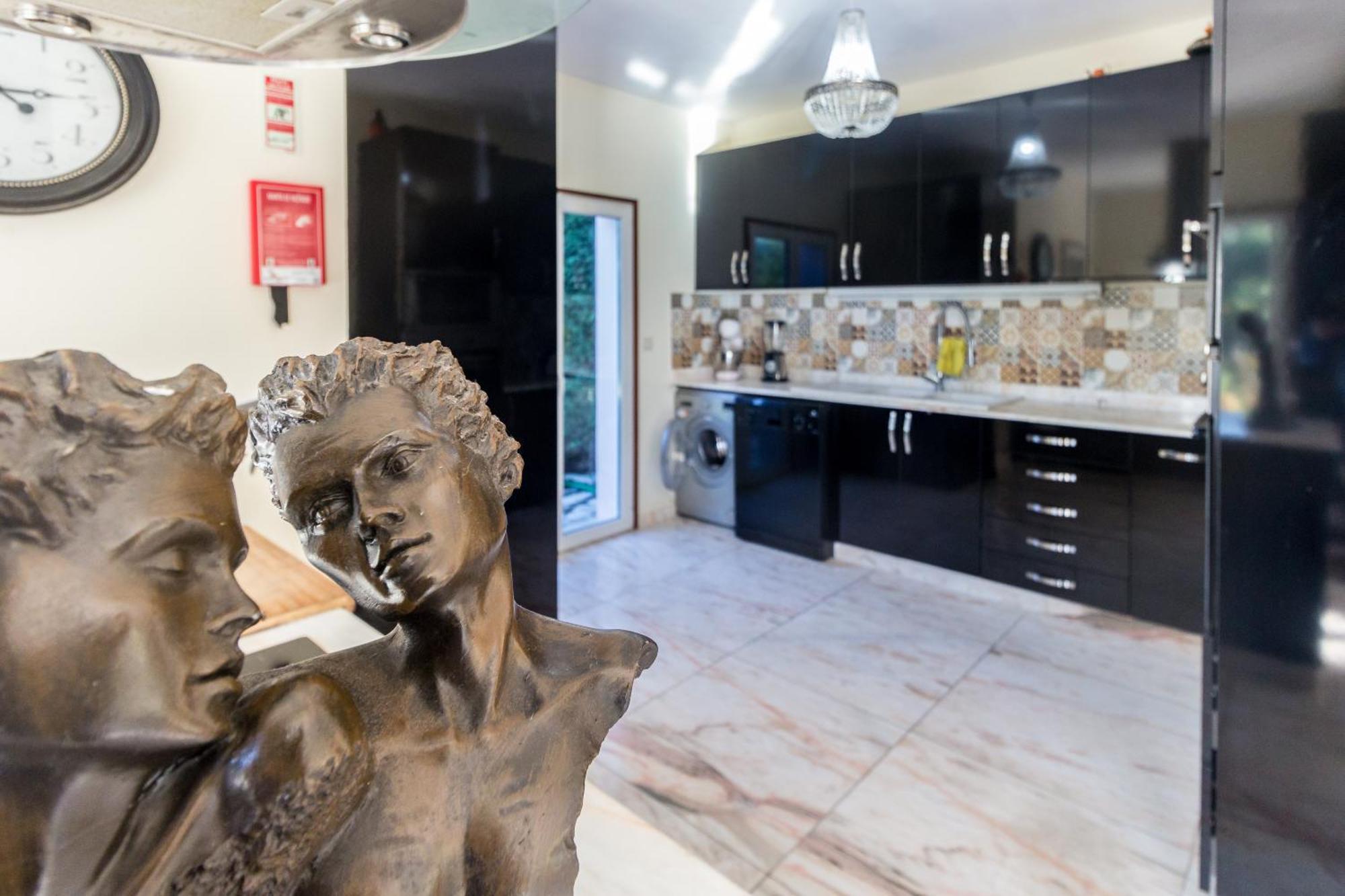Guest H4u - Garden & Pool Holiday home *