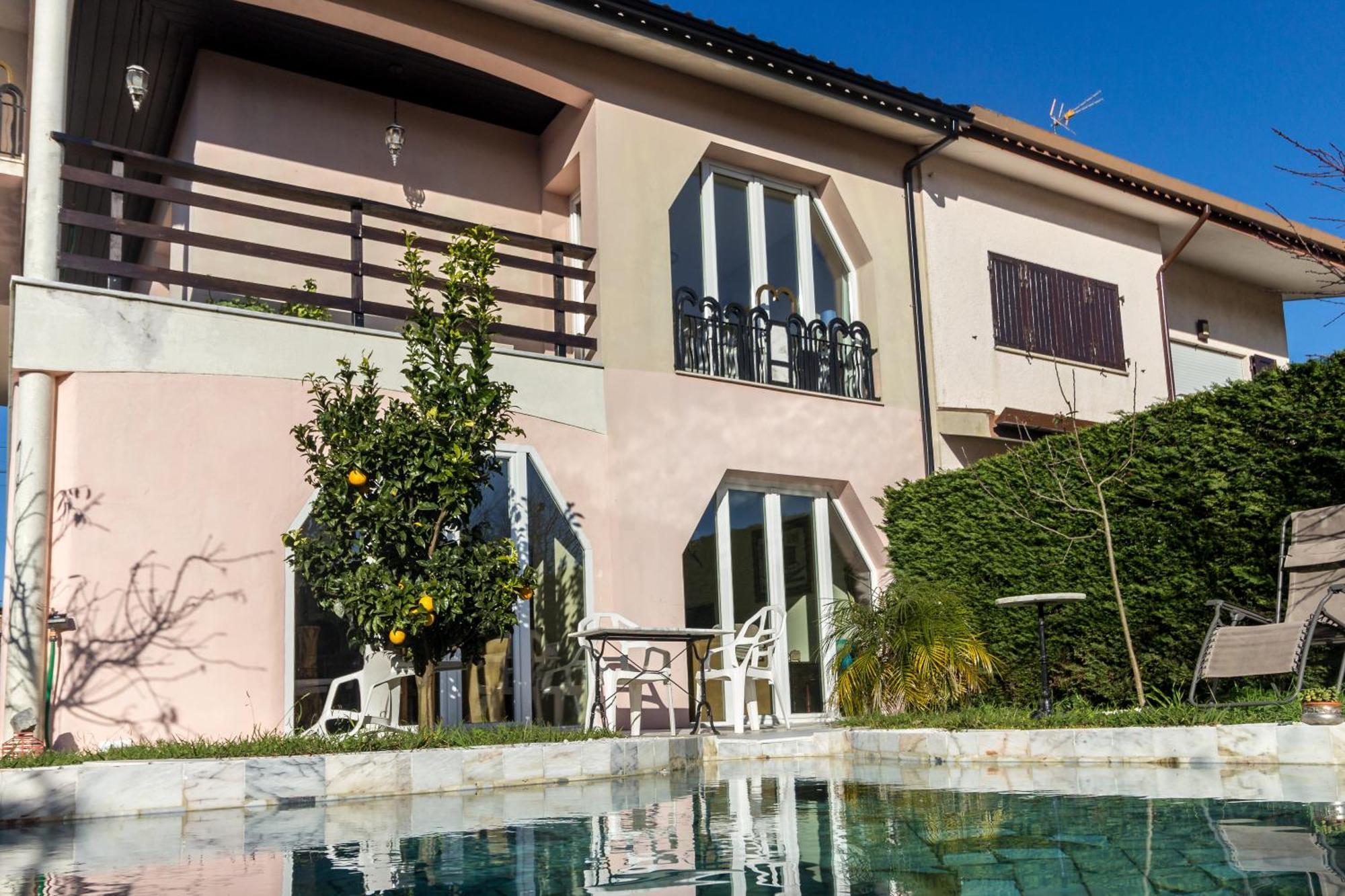 Guest H4u - Garden & Pool Holiday home